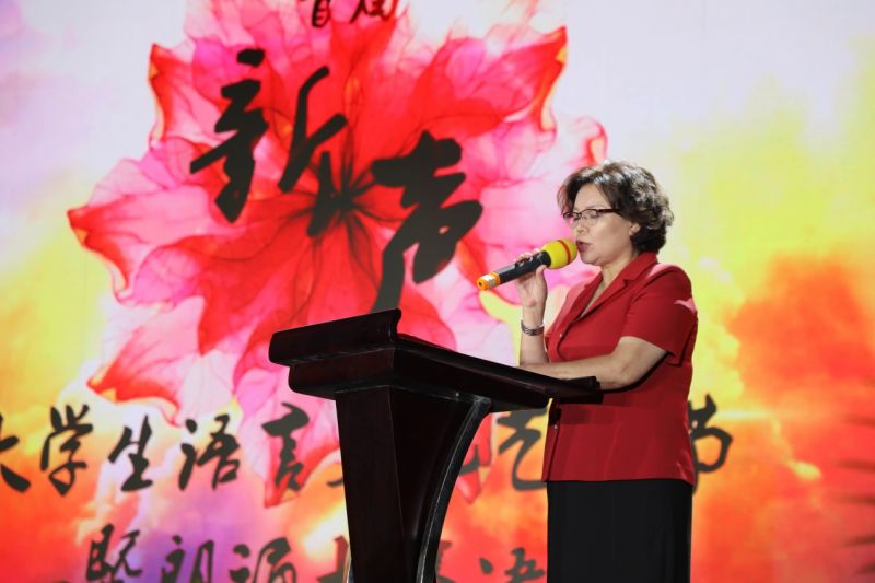 图为河北省语委副主任、教育厅总督学韩爱丽