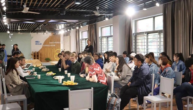 图五:与河北大学中央兰开夏传媒与创意学院师生交流座谈