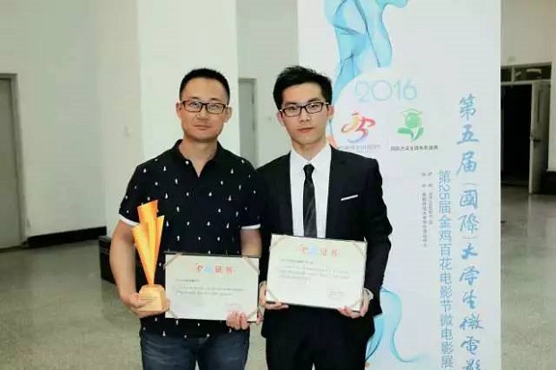 我校获奖代表谷雨老师与学生罗仁勇合照